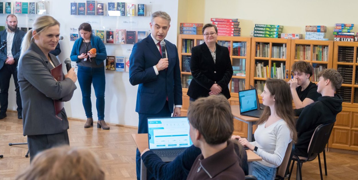 Sprzęt z KPO. Nowe laptopy i tablety  w szkołach Powiatu Chełmińskiego!