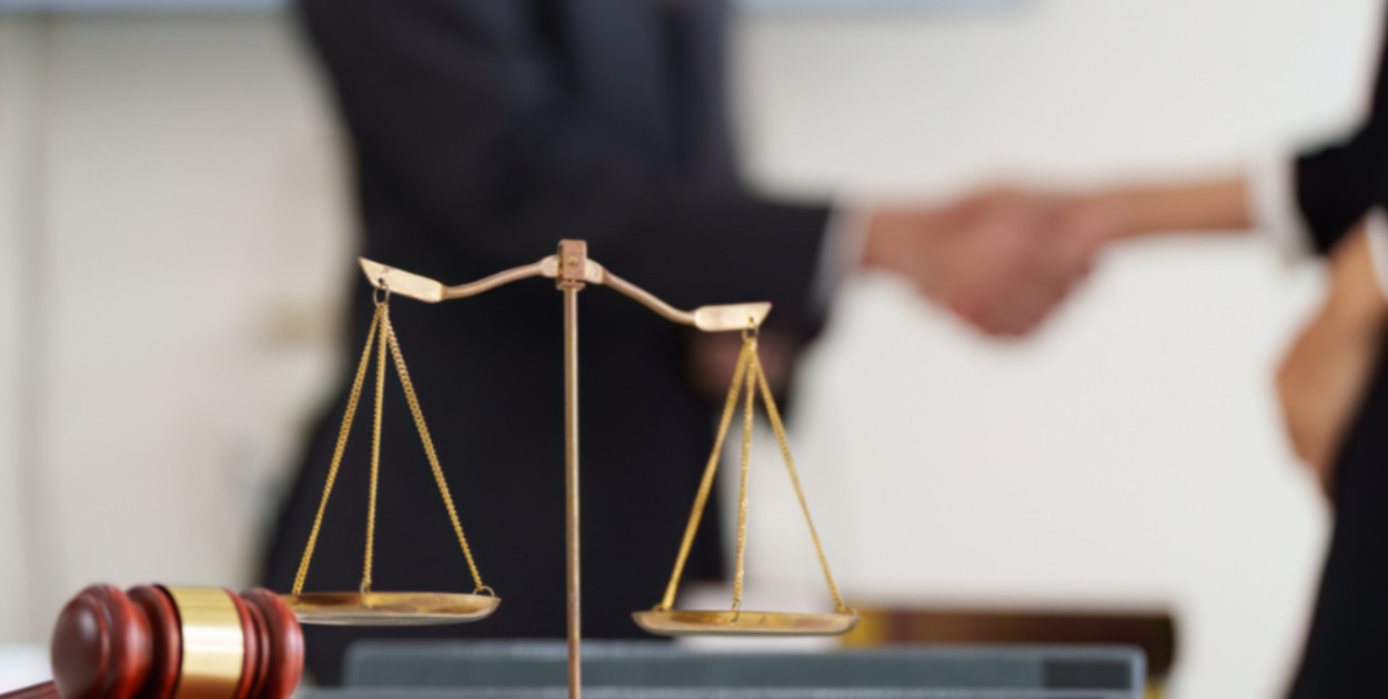 Stała obsługa prawna przedsiębiorstw – kiedy się na nią zdecydować?