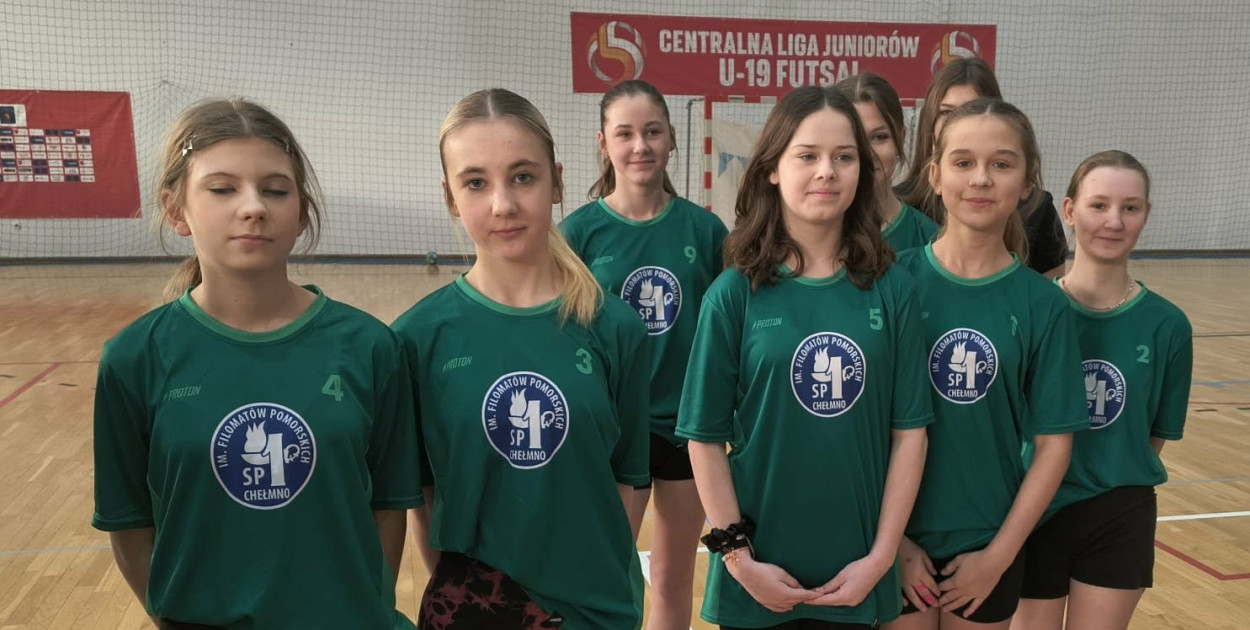 Drużyny SP 1 Chełmno z brązowymi medalami w Powiatowej Piłce Ręcznej