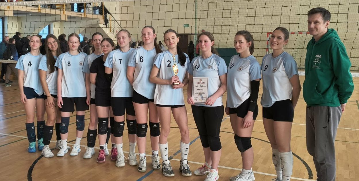 Drużyny I LO Chełmno wygrywają Powiatową Licealiadę w Siatkówce