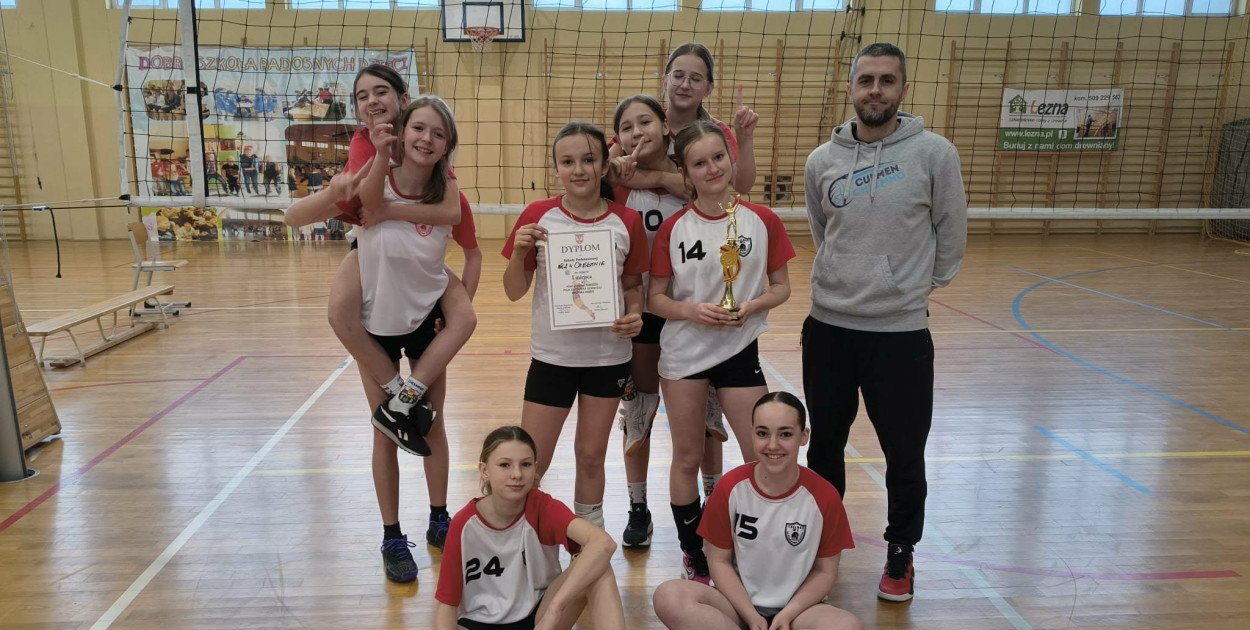 SP 2 Chełmno mistrzem powiatu w siatkówce. SP 1 Chełmno w finale [WYNIKI]