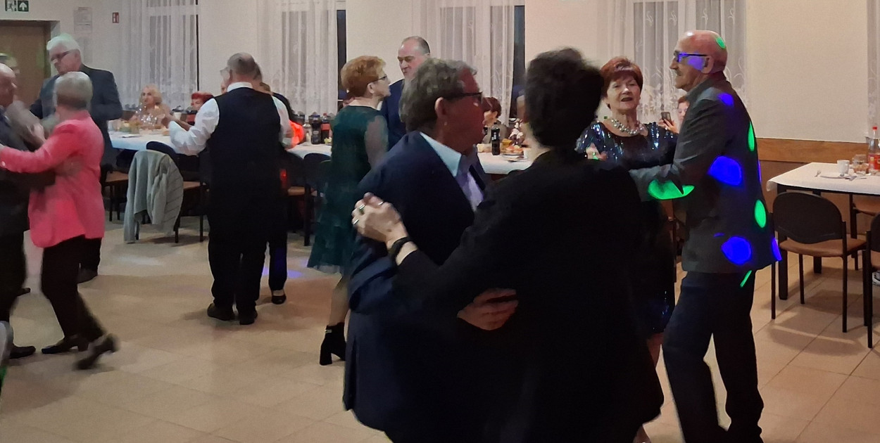 Rozwijamy pasje – Seniorzy tańczą w Ostrowie Świeckim!