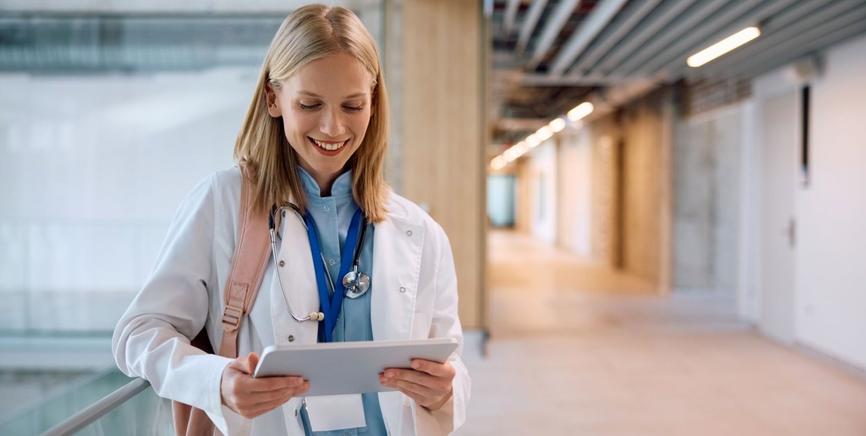 Egzaminy, sesje i zaliczenia – czego się spodziewać na studiach medycznych za gran