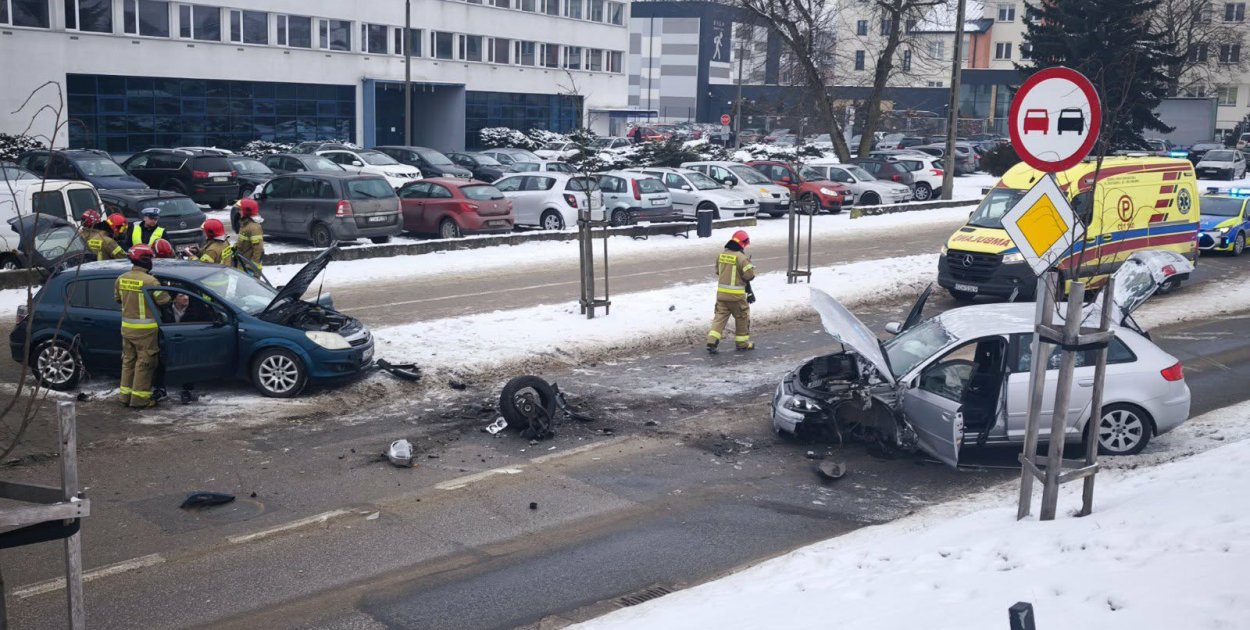 Wypadek na ul. Dworcowej w Chełmnie. Dwie osoby trafiły do szpitala