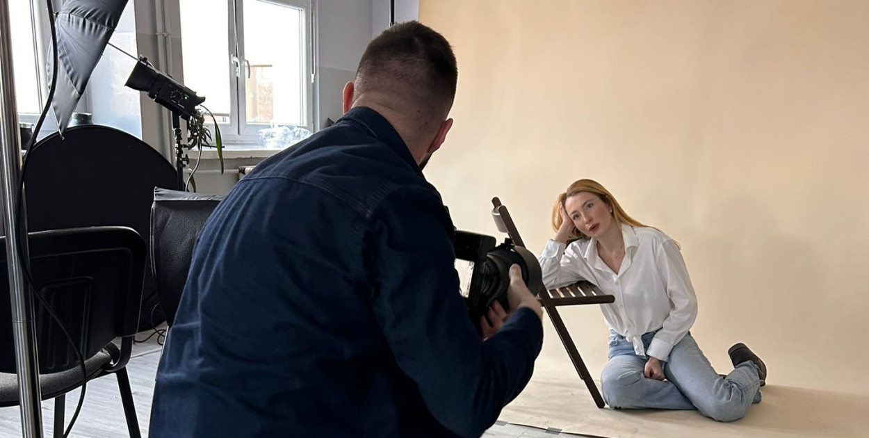 To była interesująca sesja fotograficzna kobiecego piękna