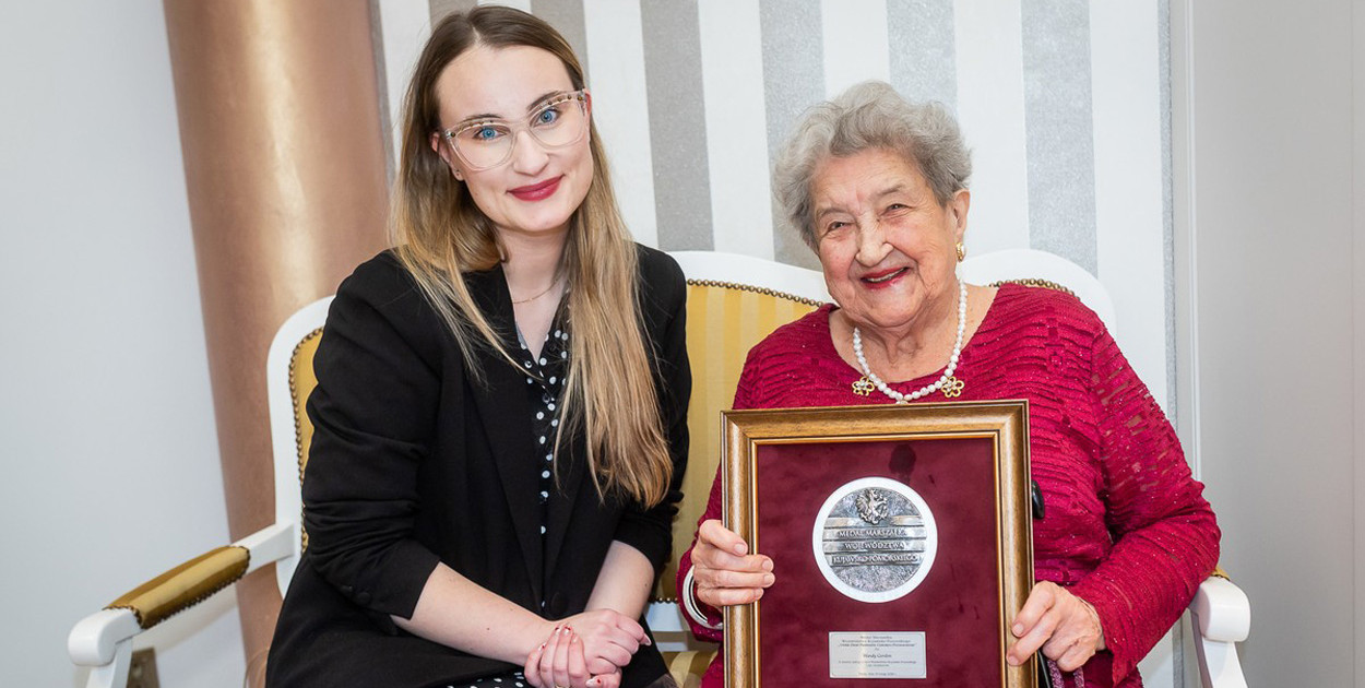 Stuletnie mieszkanki regionu odznaczone medalem marszałka