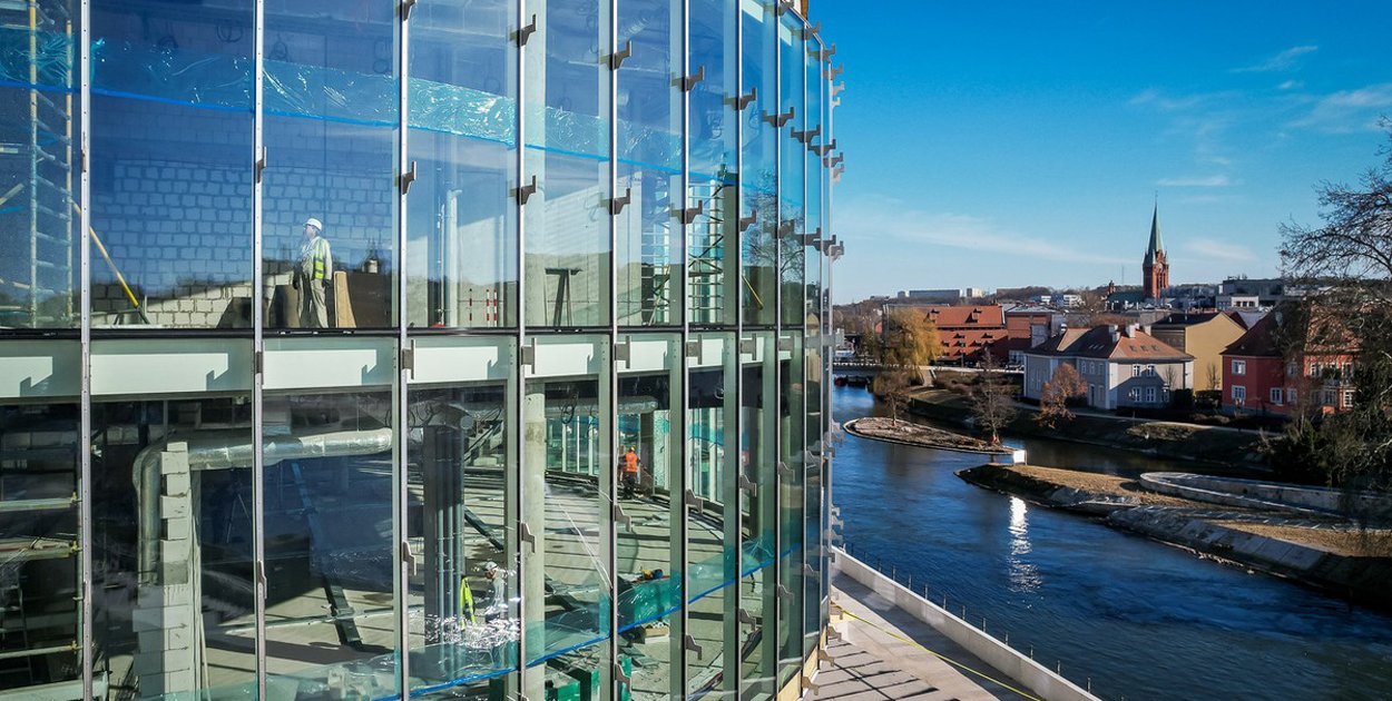 Rozbudowa Opery Nova na finiszu (fotoreportaż)