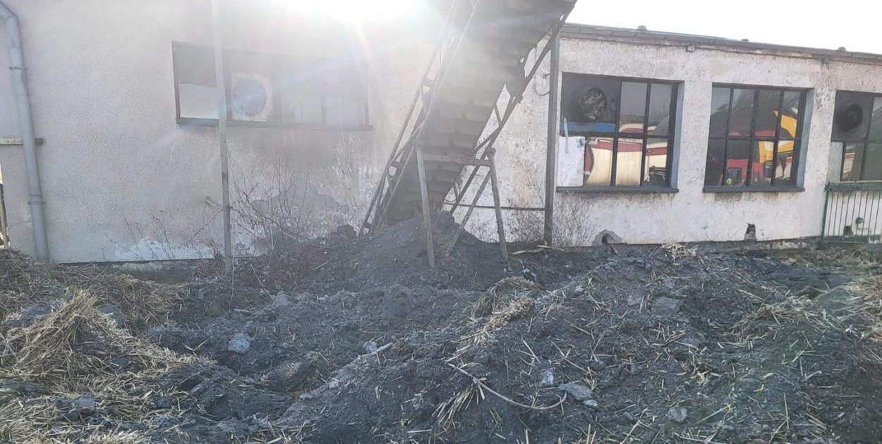 Pożar słomy i gałęzi w Zegartowicach. Przyczyną żar z pieca