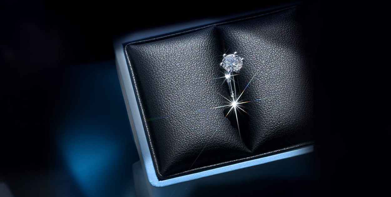 Co warto wiedzieć o kolczykach z angielskim zapięciem?