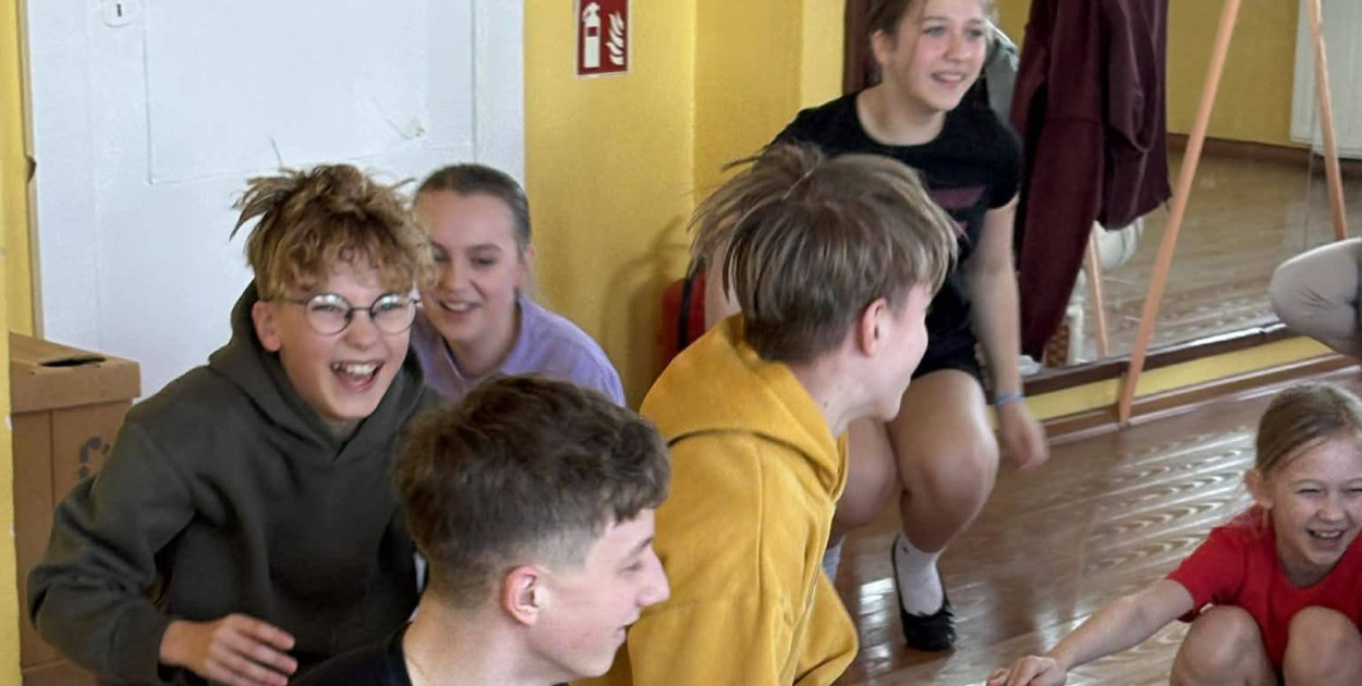 Młodzież rozwija swoje umiejętności i poznaje kulturę ludową