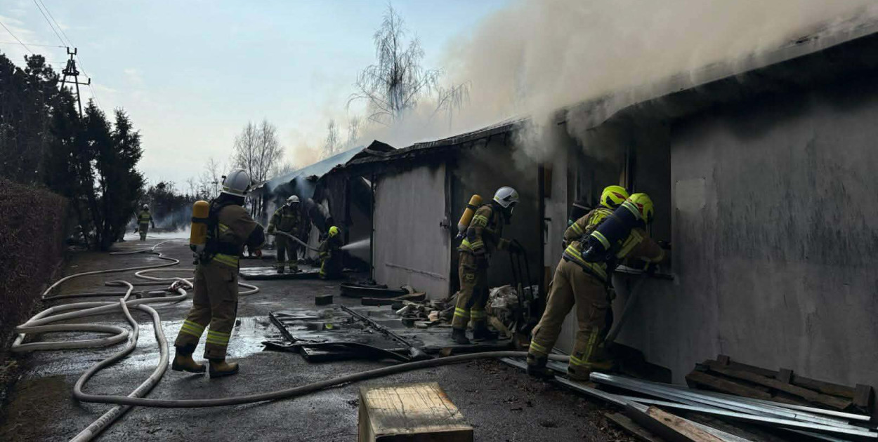 Kłęby dymu widoczne z wielu kilometrów - groźny pożar w Chełmnie
